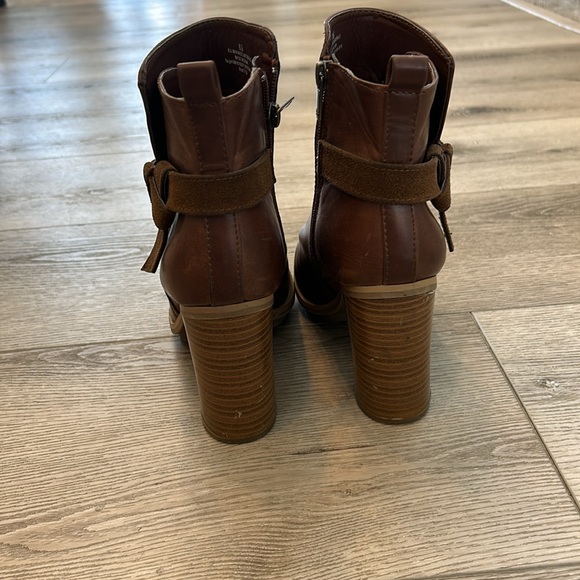 Women’s High Heel Boots - Picture 3 of 6